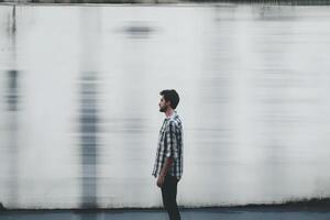 Man standing still against a blurred background photo
