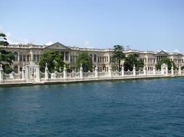 A large building with white columns, istanbul photo