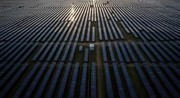 un aéreo ver de filas de solar paneles foto