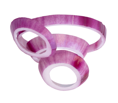 rood Spaans ui ringen of plakjes in hoop geïsoleerd met knipsel pad in het dossier formaat png