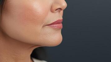 A woman with a thin face and a thin neck photo