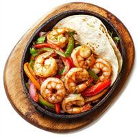 A close-up of a sizzling shrimp fajita skillet, with plump shrimp, colorful bell peppers, onions, and spices, presented on a rustic wooden platter with warm tortillas and toppings. isolated on clean photo