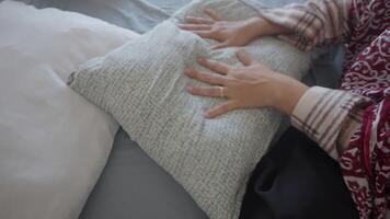 Pillow care tips for a better night sleep video