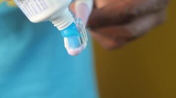 Proper tooth brushing technique for healthy teeth video