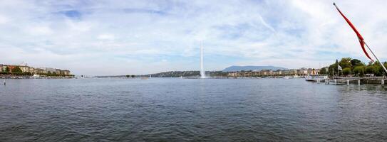 Panoramic view of the fountain and Lake Geneva. photo