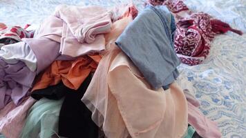 Tips for organizing and folding clothing efficiently video