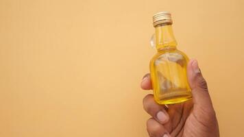 Discovering the benefits of natural oil in home remedies video