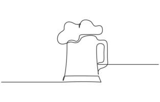 Continuous one line drawing of beer glass with foam. Craft drink alcohol ale in simple linear style, ontinuous one line drawing of beer in a glass, outline style illustration. vector