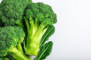 Vibrant heads of broccoli are displayed neatly against a plain background, showcasing their rich green color and healthy appeal. Perfect for a nutritious addition to various dishes. photo