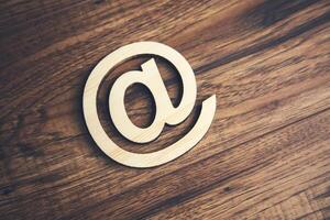 Email symbol on wooden background 3d rendering photo