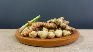 Turmeric, ginger, lemongrass, and candlenuts photo
