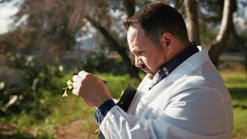 Herborist Analyzing All The Different Parts Of A Flower video