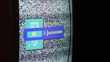 Tuning a old analog television in vlf and vhf band with noise in the screen video