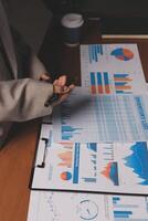 Business analytics in the age of data photo