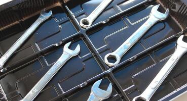 Combination Spanners With Variety Size Inside A Separated Slots photo