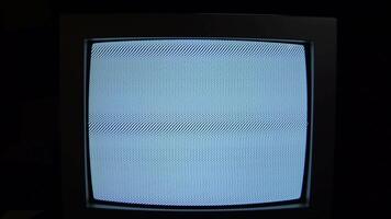 Analog television with flicker and noise in the screen video