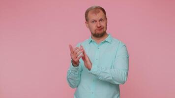 Tourist stylish man in shirt showing thumbs up and nodding in approval, successful good work video