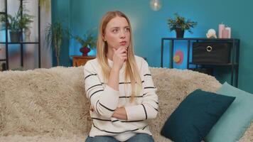 Caucasian woman eureka moment on sofa thinking problem solution smiling raising finger indoors idea video