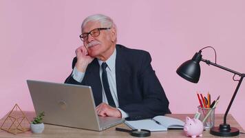 Senior businessman in thought and conjectures looking to side, dreaming imagining something pleasant video