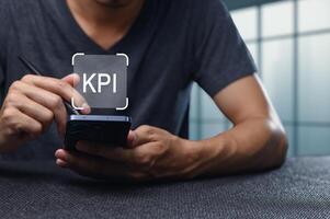 Measuring Performance Indicators with Mobile Device for Business Insight photo