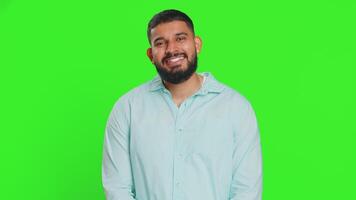 Yes, good idea. Indian man greatly approves your suggestion, shaking head approvely, satisfied with good quality work, like proposal, feedback. Arabian guy isolated on green chroma key background video