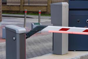 The automatic parking barrier is closed, effectively controlling access to the facility. Positioned at the entrance, it enhances security and enforces boundary regulations for vehicles photo