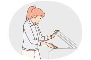 mujer oficina trabajador usos Copiar máquina a escanear documento o fax papel a concluir acuerdo vector