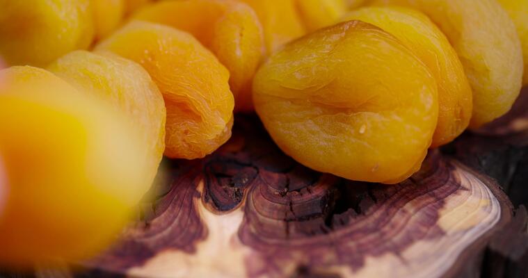A bunch of yellow fruit
