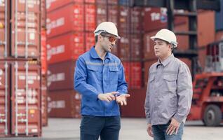 Engineers and technicians supervise and inspect the delivery of containers at container manufacturing and storage site,155 photo