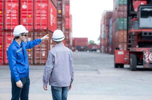 Engineers and technicians supervise and inspect the delivery of containers at container manufacturing and storage site,152 photo