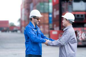 Engineers and technicians supervise and inspect the delivery of containers at container manufacturing and storage site,148 photo