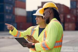 Engineers and technicians supervise and inspect the delivery of containers at container manufacturing and storage site,105 photo