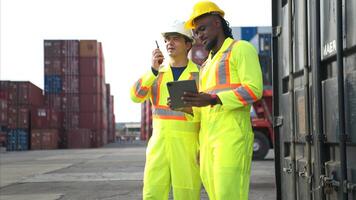Engineers and technicians supervise and inspect the delivery of containers,54 photo