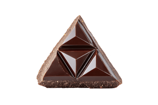 pedazo de triangular oscuro chocolate con lustroso superficie y texturizado bordes, exhibiendo geométrico diseño. Rico color y intrincado forma hacer eso visualmente atractivo y tentador png