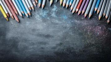 Vibrant Colored Pencils Arranged on a Dark Background Enhance Creative Drawing Sessions photo
