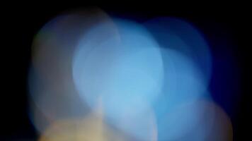 multicolorido luz vazamentos 4k cenas em Preto fundo. lente estúdio flare vazamento rebentar sobreposições. natural iluminação luminária raios bokeh efeito. para composição sobre seu imagens de vídeo, estilizando , transições video