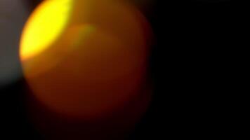 luz vazamentos abstrato 4k imagens de vídeo. comovente piscando círculo lente brilho flare bokeh sobreposições, animação desfocado borrado cor fundo. composição sobre seu imagens de vídeo, estilizando , transições video