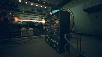 cgi utforska en sci fi labb med energi från ett experimentell enhet video