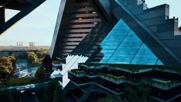CGI Modern design with angular shapes and a lively landscape video