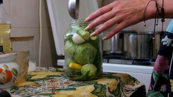 Pickling jar zucchini Canned zucchini in vinegar. Pickled zucchini video