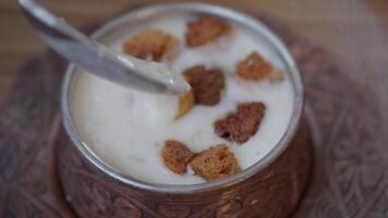 Delicious creamy yogurt soup and crunchy toppings video