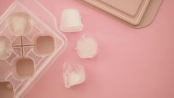 Perfectly clear ice cubes for refreshing drinks at home video