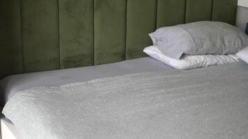 Make your bed with simple organizing tips for a neat room video