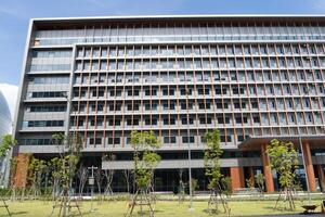Innovative architectural design of modern office building urban setting photography daylight aesthetic appeal for workspaces photo