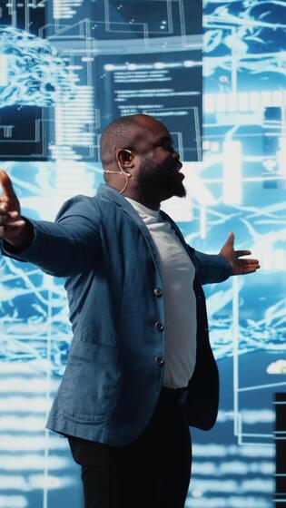 vertical negro eso t cnico hospedaje - Vertical Black It Technician Hosting A Live Presentation For Artificial Intelligence Systems Offering Insight On Predictive Analytics And Automation Male Public Speaker At Ai Convention Camera A Video 