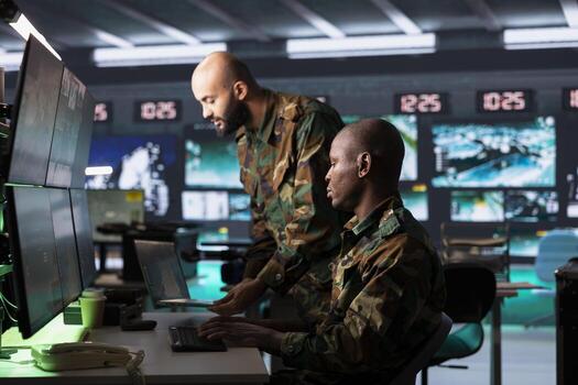 Ejército oficiales utilizar reconocimiento tecnología a hacer amenaza supervisión y objetivo reconocimiento en mando correo. militar agentes empleando moderno guerra inteligencia a ayuda soldados derrota enemigos foto