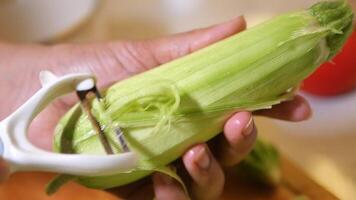 Showing how to peeling a zucchini video