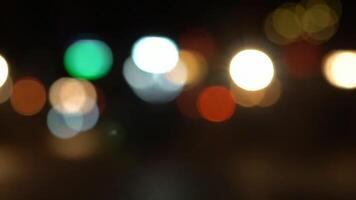 abstrato bokeh do colorida cidade luzes às noite cria uma festivo e sonhadores ambiente com suave volta formas e vibrante cores. desatado looping 4k animação fundo video