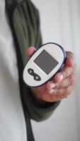 Device for monitoring diabetic status is shown in hand video