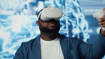 Preto isto especialista trabalho em máquina Aprendendo com virtual realidade copos, implementando ai modelos e dados visualização sistemas através da neural redes. programação e nuvem Informática. Câmera b. video